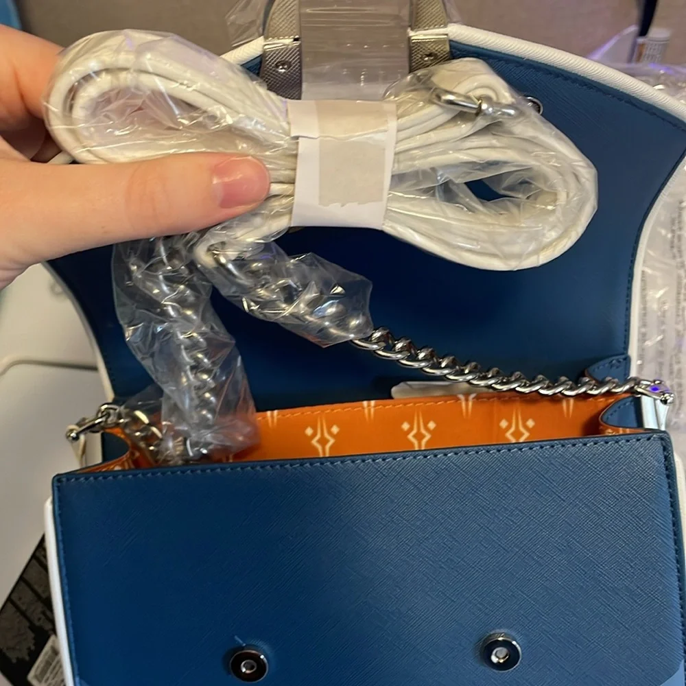 SDCC Loungefly 2022 Star Wars Clone Wars Exclusive Ashoka Tano Crossbody Bag